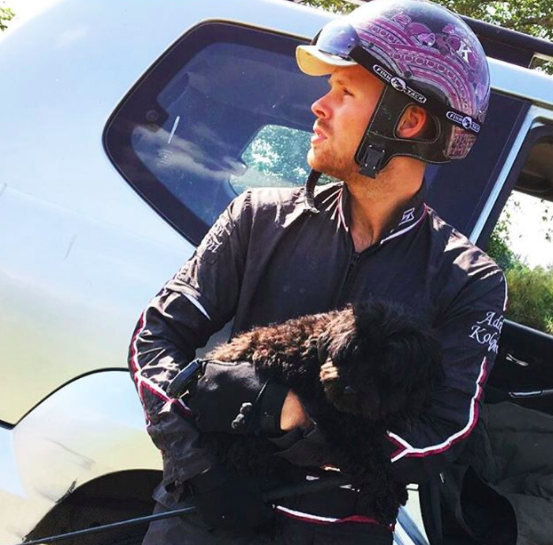 Saga är idag tillsammans med travprofilen Adrian Kolgjini. Saga är idag tillsammans med travprofilen Adrian Kolgjini.